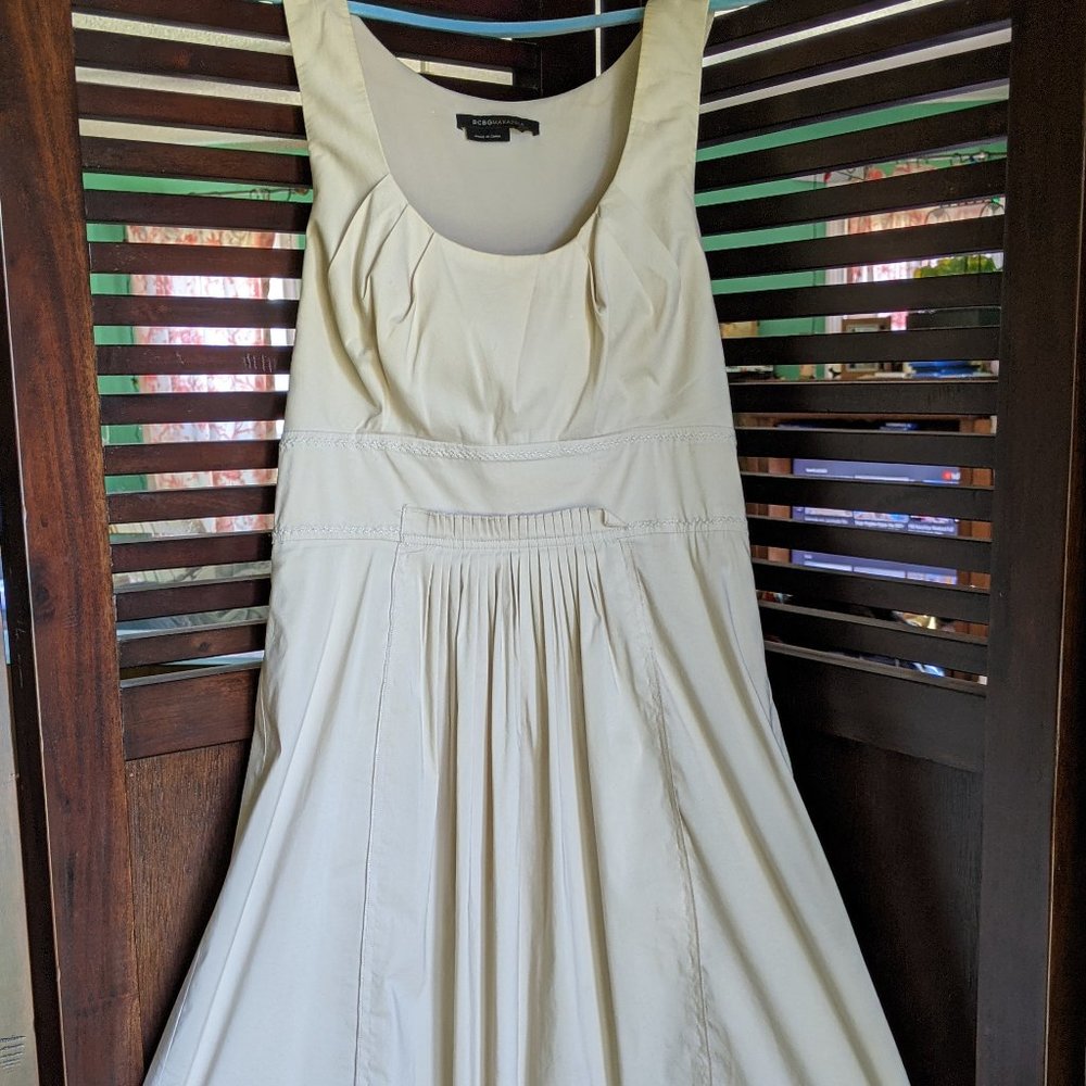 BCBG MAXAZRIA Sleeveless Cream Pleated Shift Dress